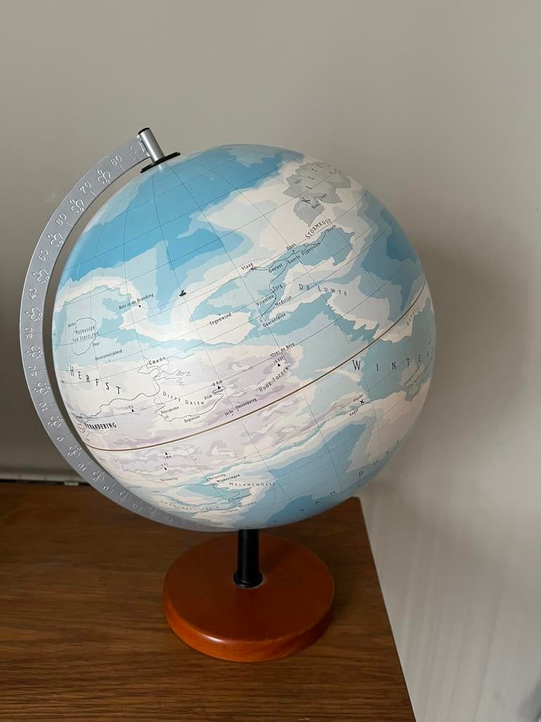 Bijzondere globe op houten voet. Wereldbol, Ophalen of Verzenden, Zo goed als nieuw