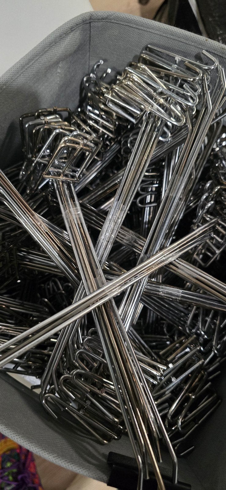 300 Metalen Raster Haken voor Display Grids, Ophalen of Verzenden, Gebruikt