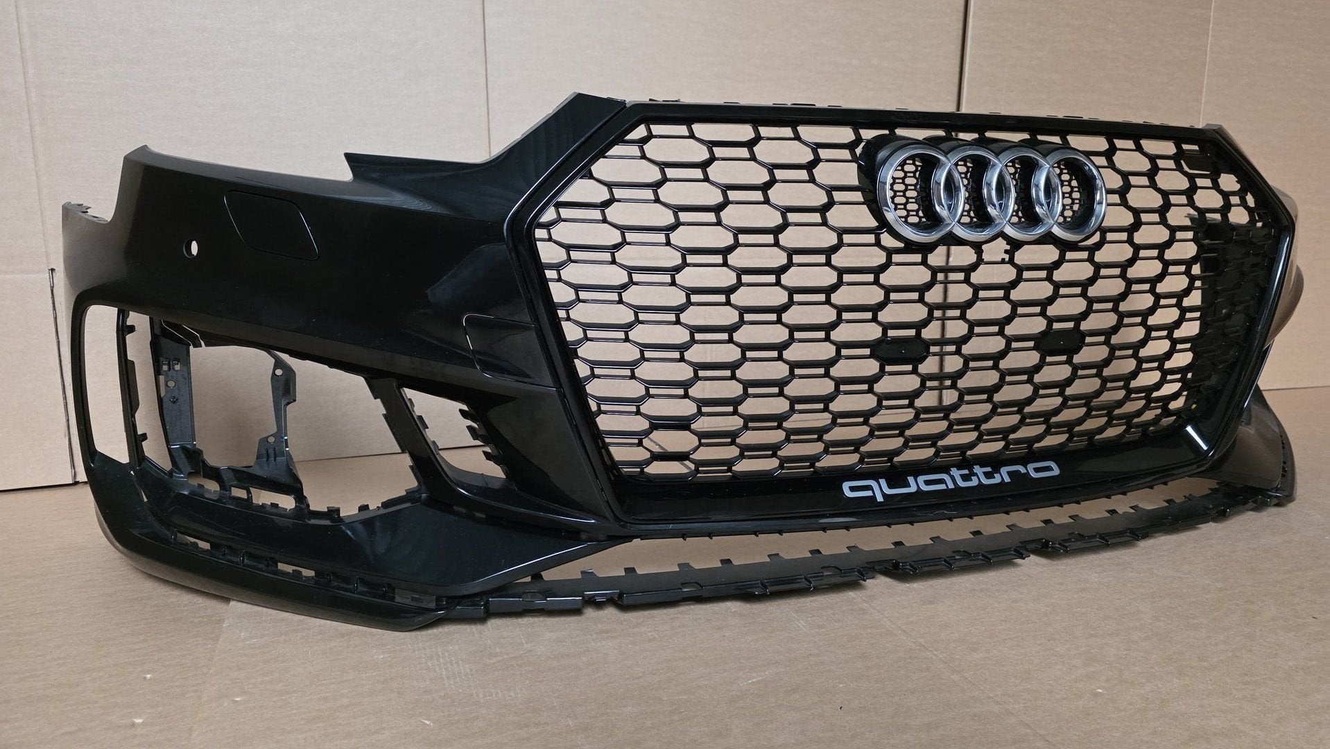 Voorbumper Audi A4 B9 8W RS4 4xPDC KLS ORGINEEL bj.2016-2019, Gebruikt, -, Voor, Ophalen of Verzenden