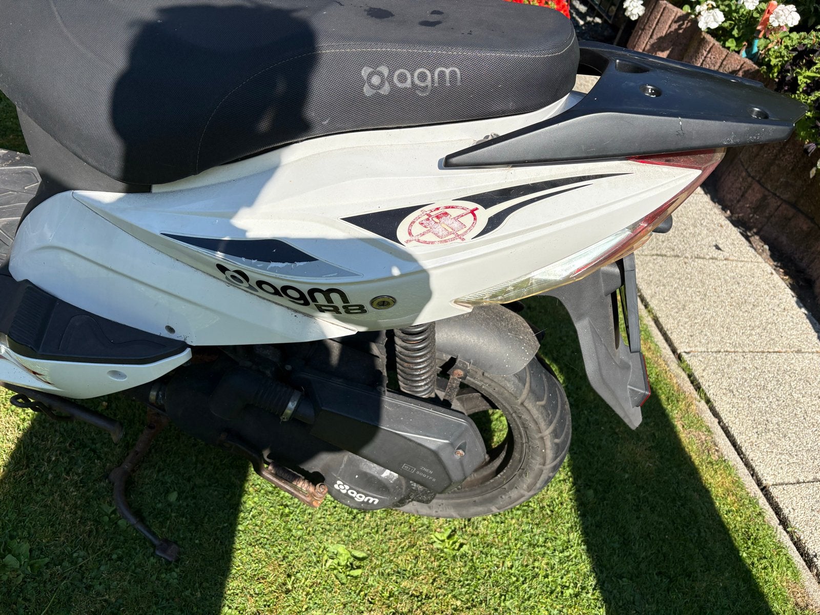 AGM scooter, wit, 34254 km, Fietsen en Brommers, Ophalen, Gebruikt, Benzine, Overige merken