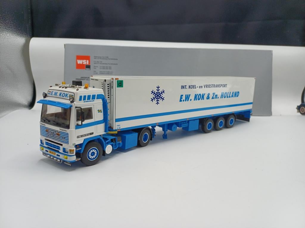 WSI Volvo F12 globetrotter E.W. Kok, Hobby en Vrije tijd, Modelauto's | 1:50, Zo goed als nieuw, Bus of Vrachtwagen, Wsi, Ophalen of Verzenden