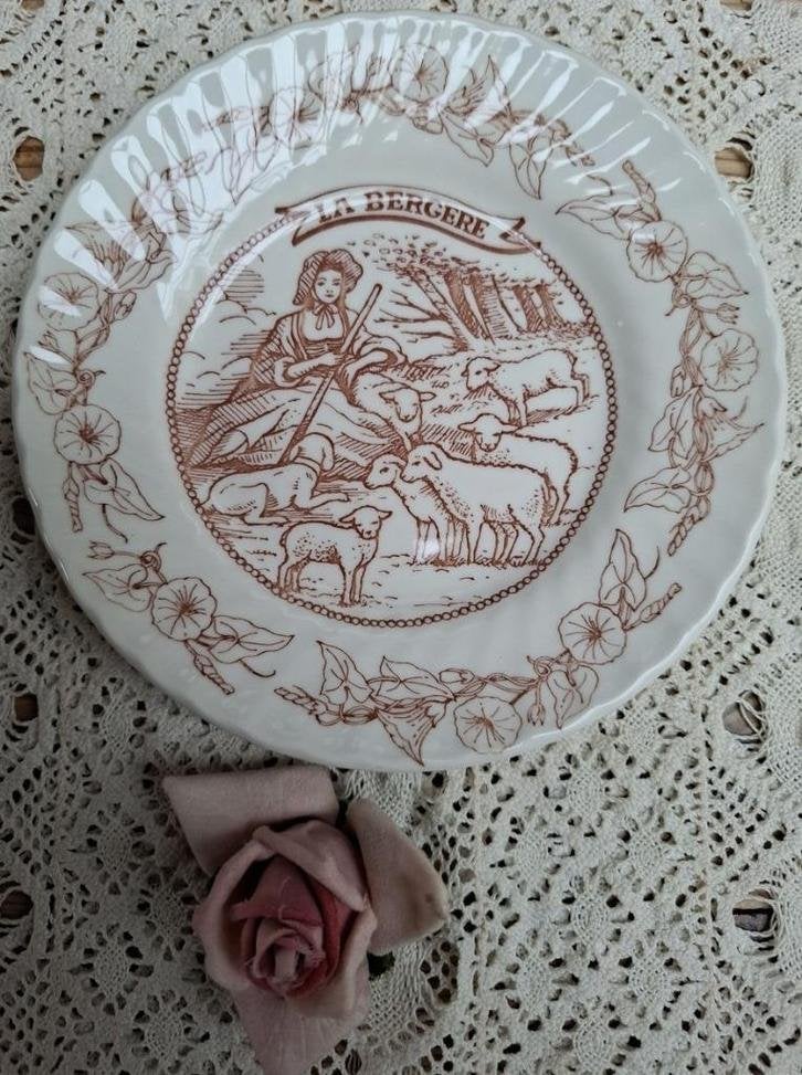 Vintage bordje met herderin met lammetjes & hond, La Bergere, Ophalen of Verzenden