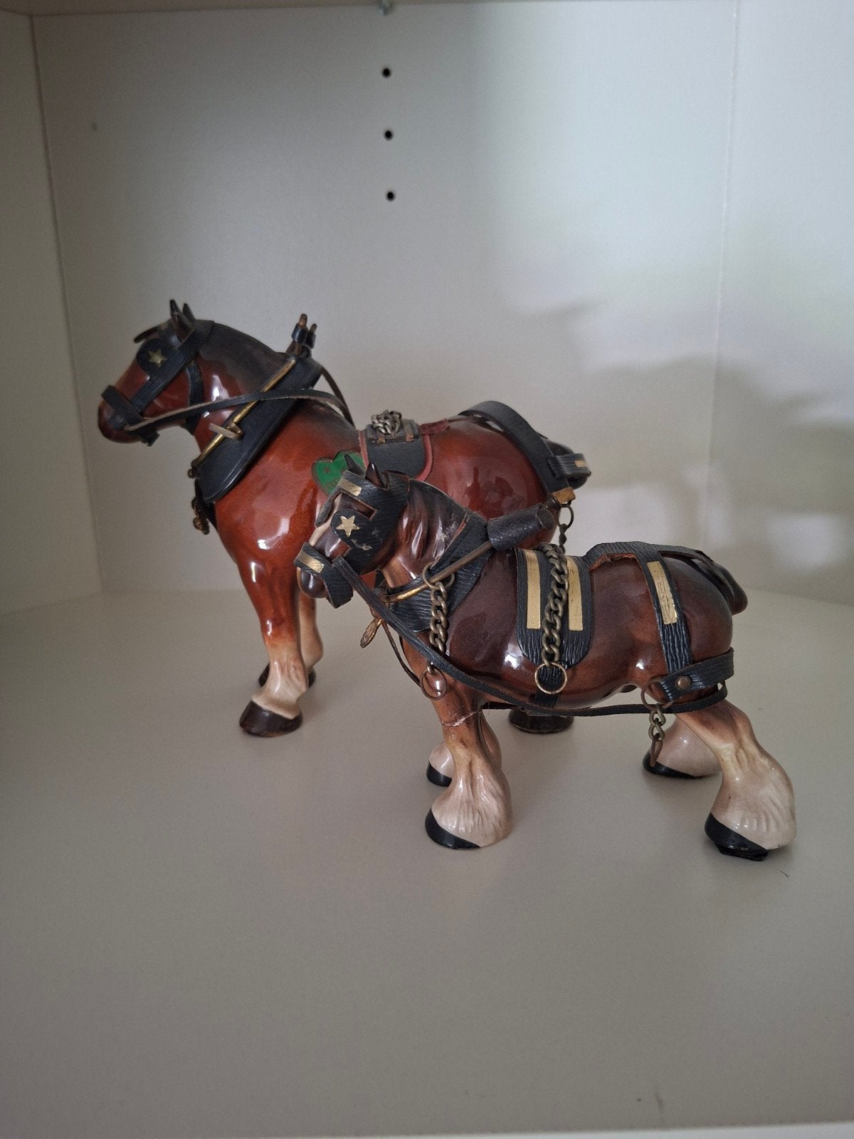 Drie vintage keramieken paardenbeelden - werk- en rijpaard, Ophalen, Gebruikt, Paard, Beeldje of Figuurtje