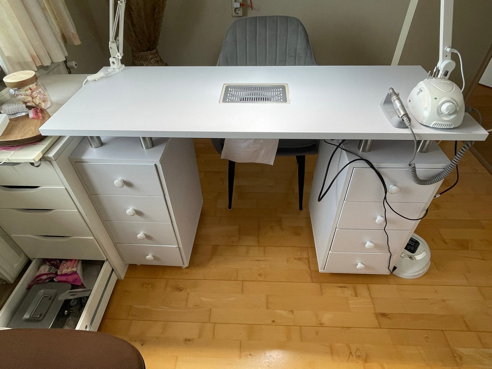 Manicure tafel, Ophalen