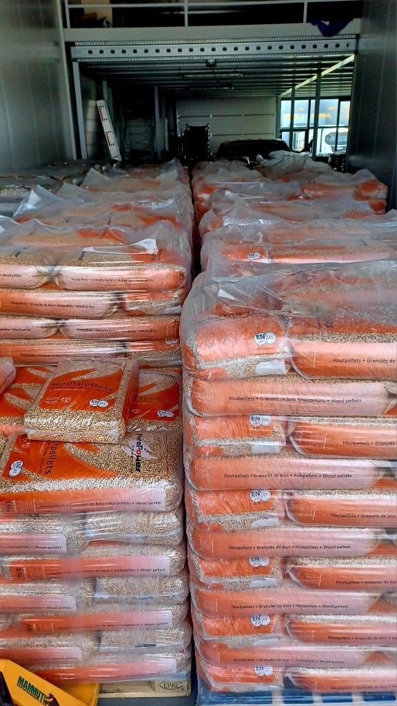 Pelletkachel pellets naaldhout houtkorrel pure power, Ophalen, Overige brandstoffen, Nieuw, Pelletkachel