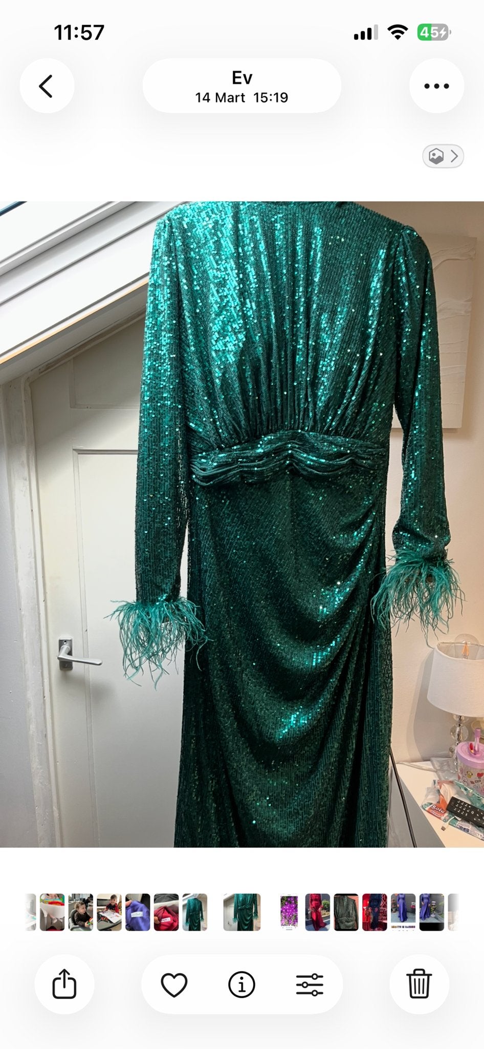 Prachtige Groene Pailletten Jurk met Veren Mouwen, Kleding | Dames, Jurken, Maat 42/44 (L), Ophalen of Verzenden, Zo goed als nieuw