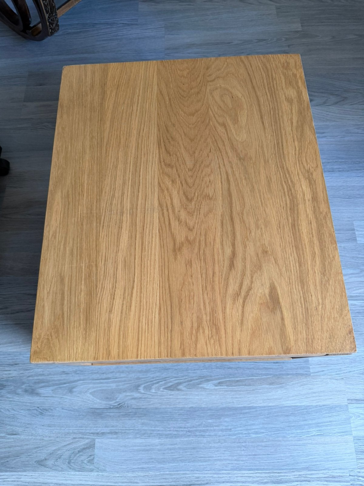 Mooi net houten (bijzet)tafeltje op wieltjes met rem., Huis en Inrichting, Tafels | Bijzettafels, Ophalen, Rechthoekig, Minder dan 55 cm
