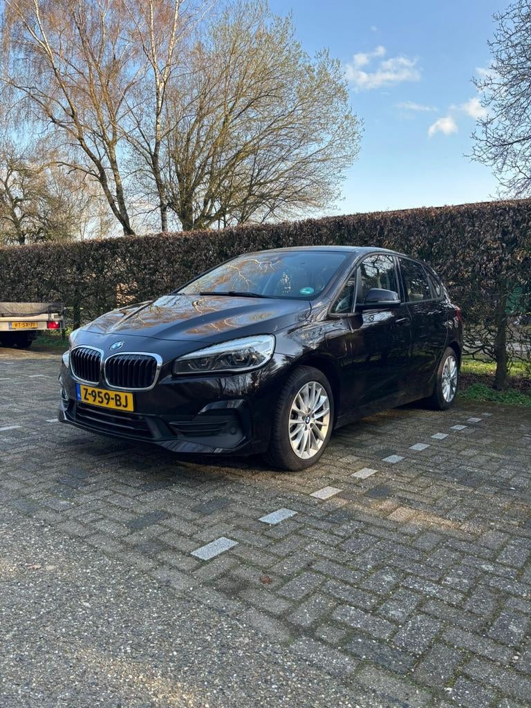 BMW 2-Serie Active Tourer 225xe 2020, Auto's, Automaat, Bruin, 1650 kg, Overige kleuren