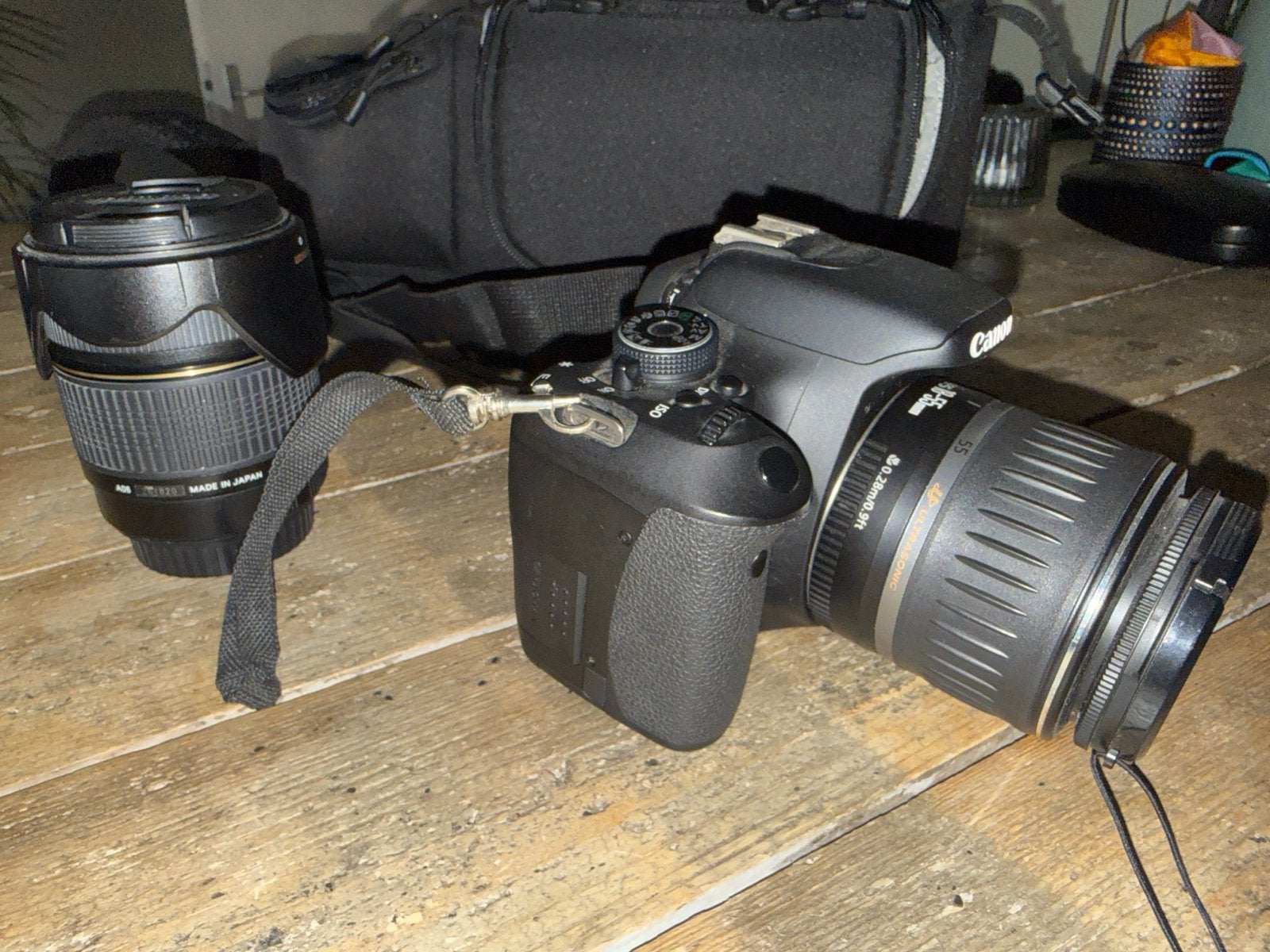 Canon EOS 600D Spiegelreflexcamera met 2 lenzen en tas, Audio, Tv en Foto, Fotocamera's Digitaal, Ingebouwde flitser, Gebruikt