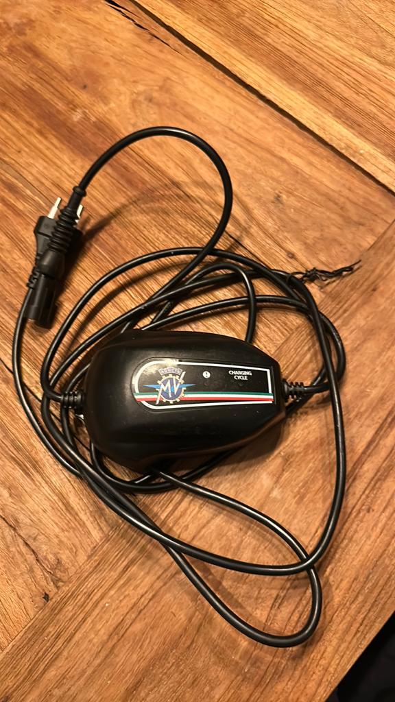 Druppellader/mv agusta acculader, Motoren, Ophalen, Gebruikt