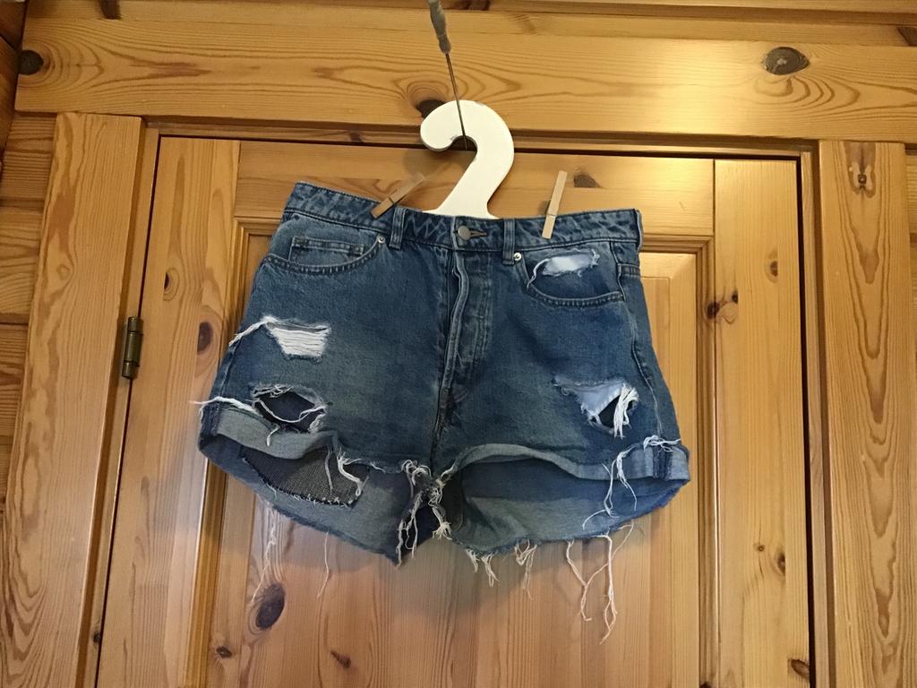 Korte spijkerbroek blauw H&M met knopen 40, Ophalen of Verzenden, Zo goed als nieuw, Blauw, W30 - W32 (confectie 38/40)