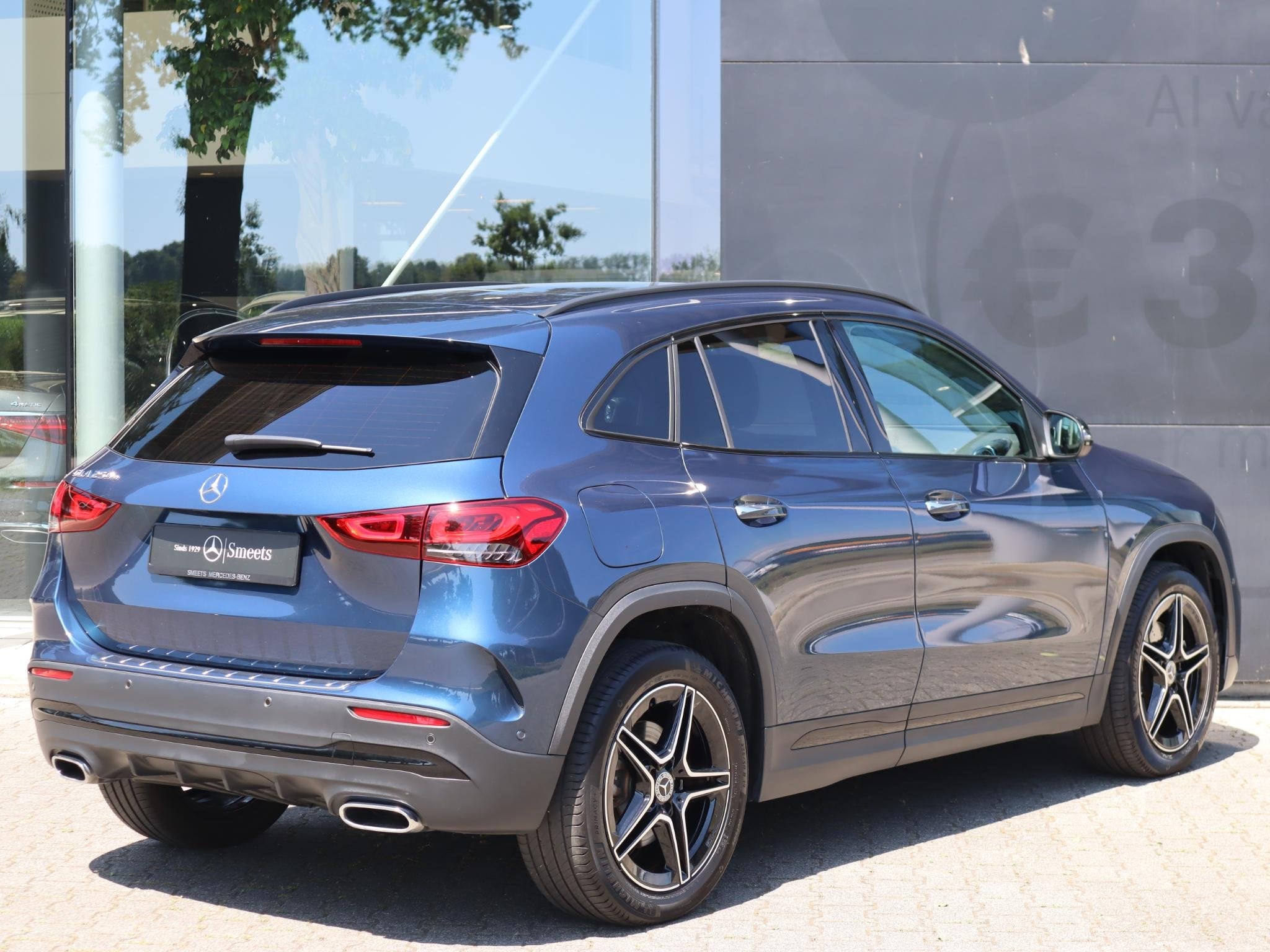 Mercedes-Benz GLA-klasse 250 e AMG Line l Keyless l Achterui, Dealer onderhouden, 4 cilinders, 16 kWh, Blauw