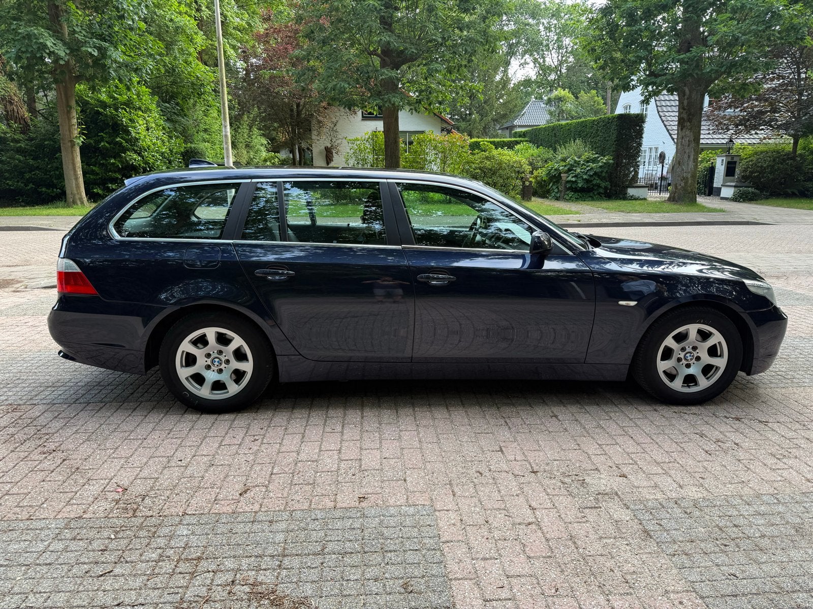 BMW 525i uit 2005 Blauw E61, Auto's, BMW, Automaat, Euro 5, 2000 kg, Blauw