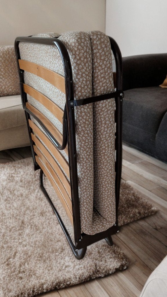 Opvouwbaar logeerbed met matras, Ophalen, Gebruikt, Eenpersoons, Bruin