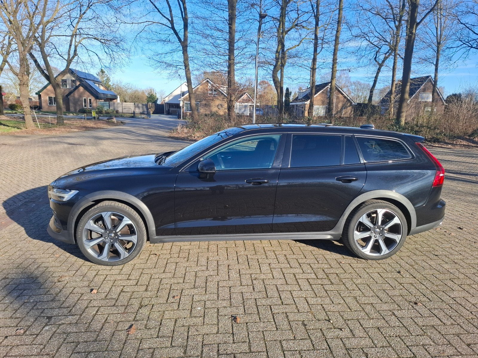 Volvo V60 D4 190pk AWD Geartronic 2019 Zwart, Automaat, Dealer onderhouden, Leder en Stof, Zwart
