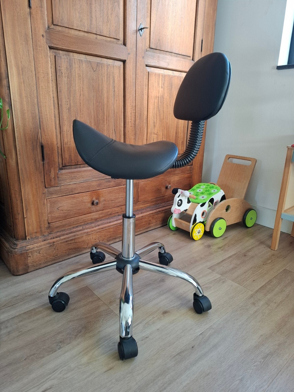 Foto 4 van Ergonomische Zadelkruk met Rugleuning - Zwart