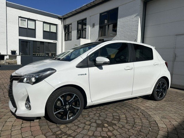 Toyota Yaris 1.5 HSD 55KW 5DRS 2016 Wit AUTOMAAT, Zwart, 4 cilinders, 1070 kg, Yaris