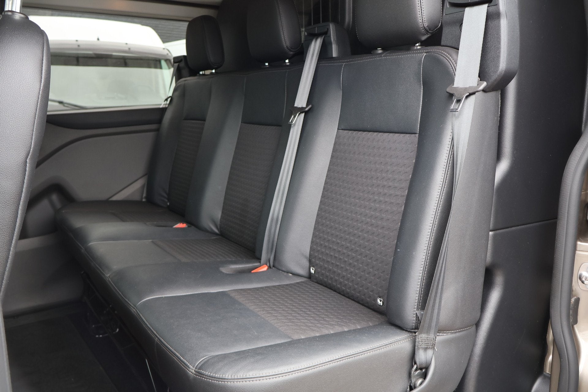Ford Transit Custom 2.0 TDci 170pk L2 H1 Sport DC (bj 2023), 1998 cc, Gebruikt, 4 cilinders, Bruin