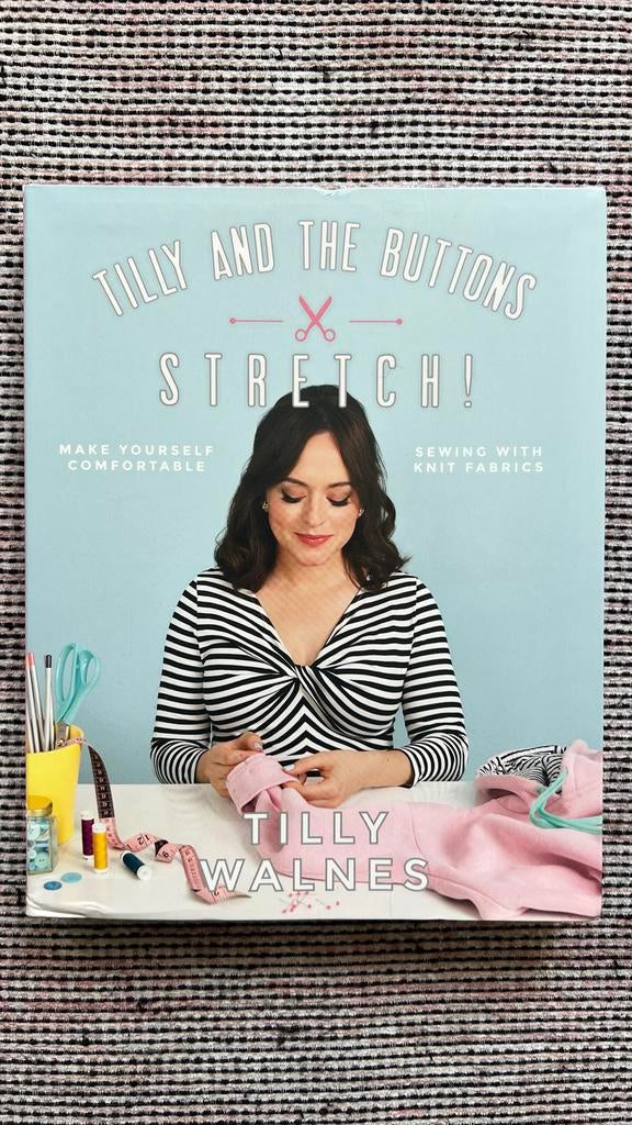 Naaiboek Tilly and the Buttons “Stretch” met patronen, Ophalen of Verzenden, Zo goed als nieuw, Borduren en Naaien