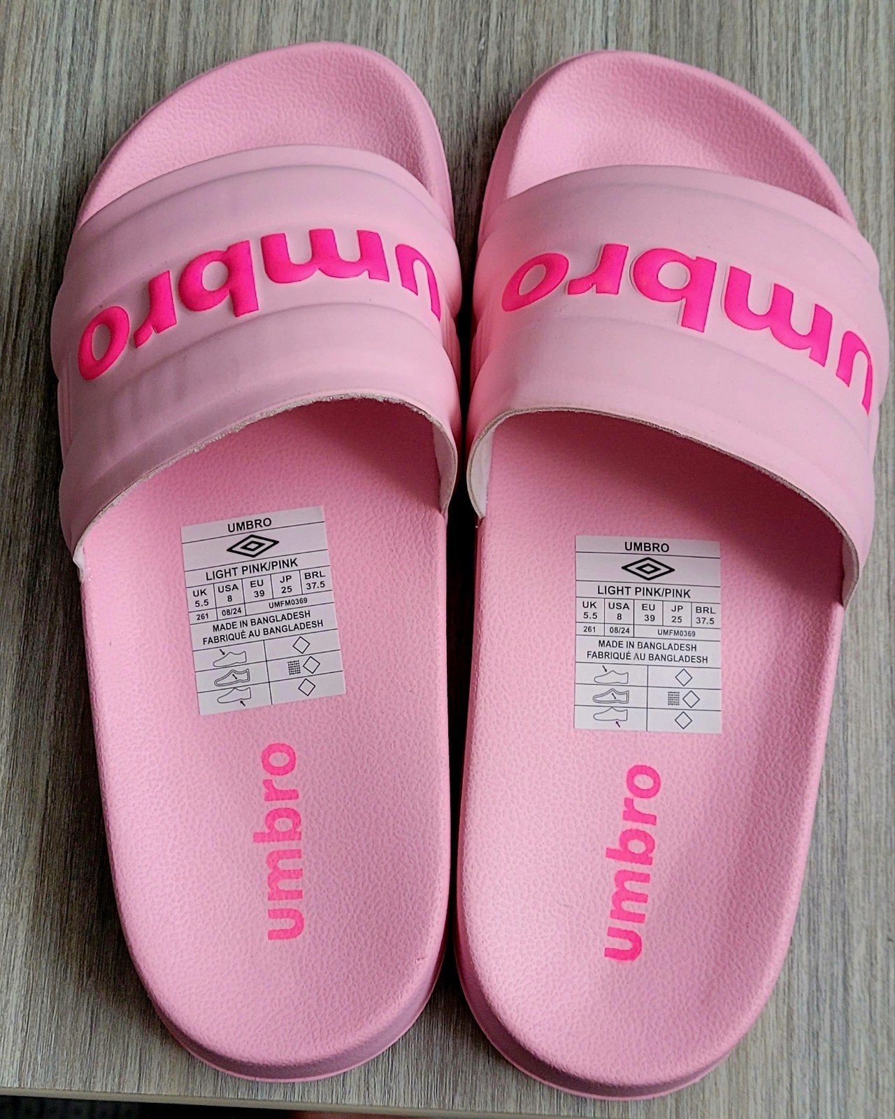Umbro Roze Slippers Maat 39 - Zo Goed als Nieuw, Kleding | Dames, Slippers, Nieuw, Umbro, Ophalen of Verzenden