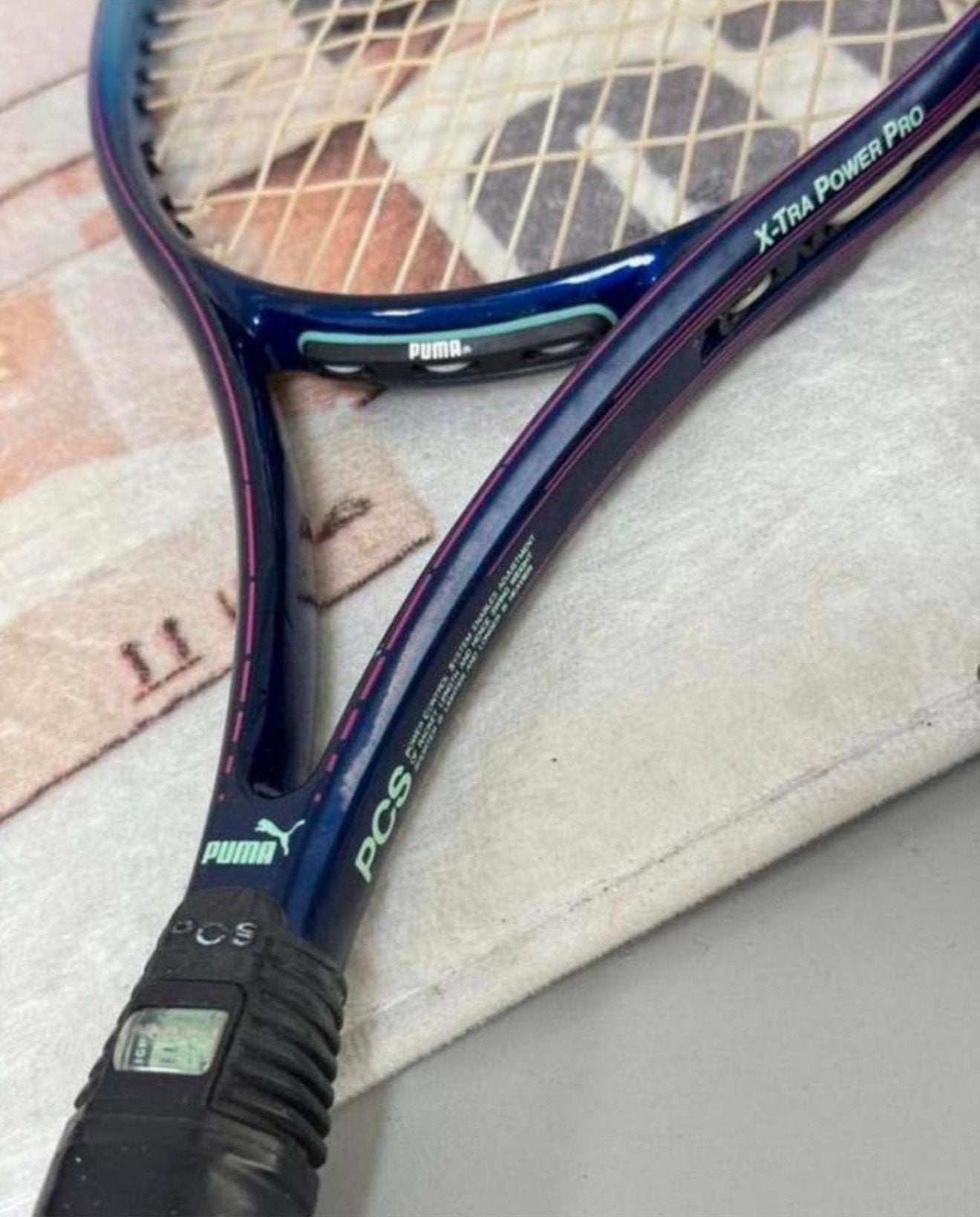 PUMA X-TRA POWER PRO PCS TENNIS RACKET Jeremy Bates Signed !, Sport en Fitness, Overige merken, Ophalen of Verzenden, Zo goed als nieuw