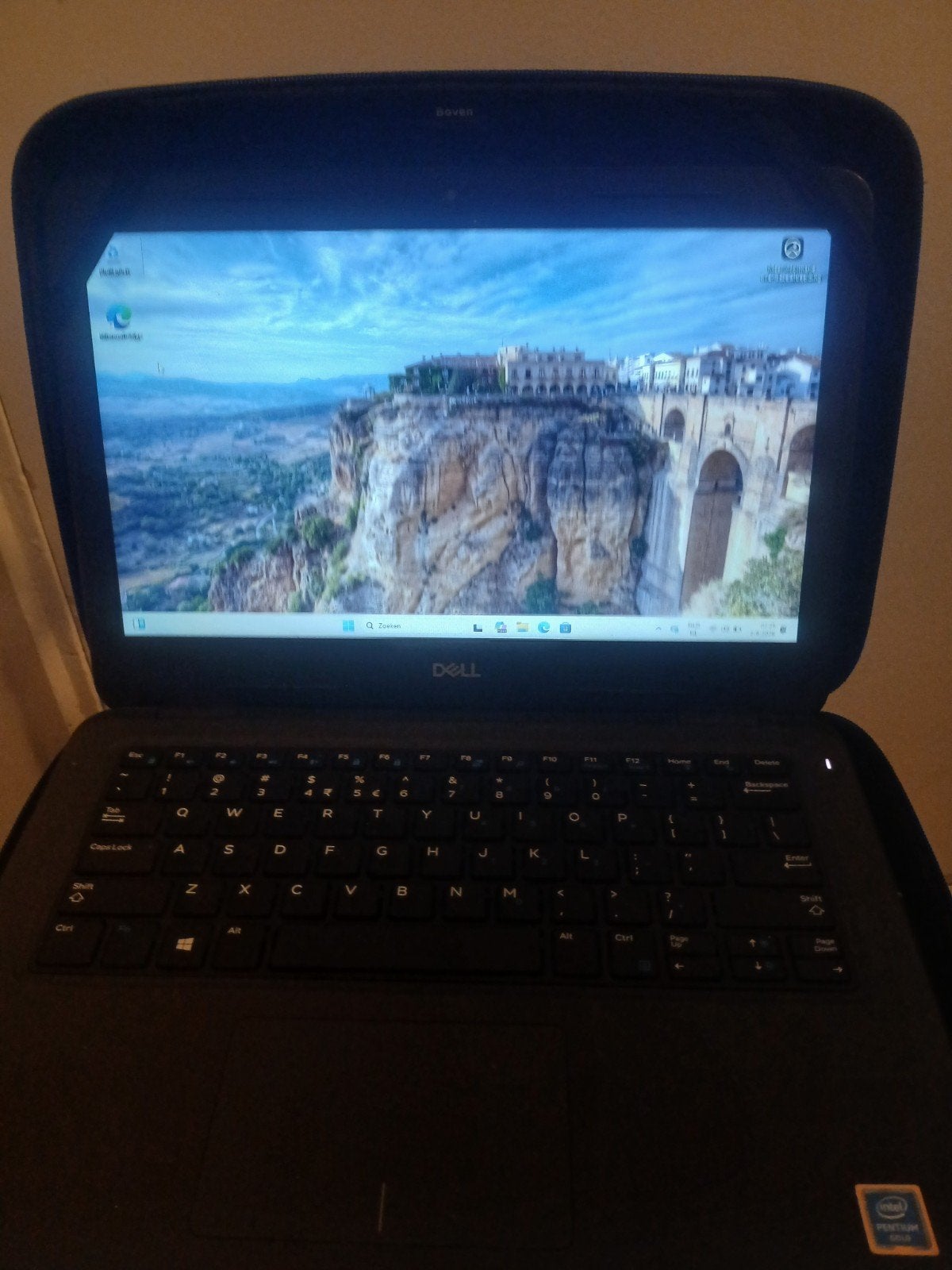 dell laptop (school laptop), Met videokaart, 2 tot 3 Ghz, 8 GB, 13 inch