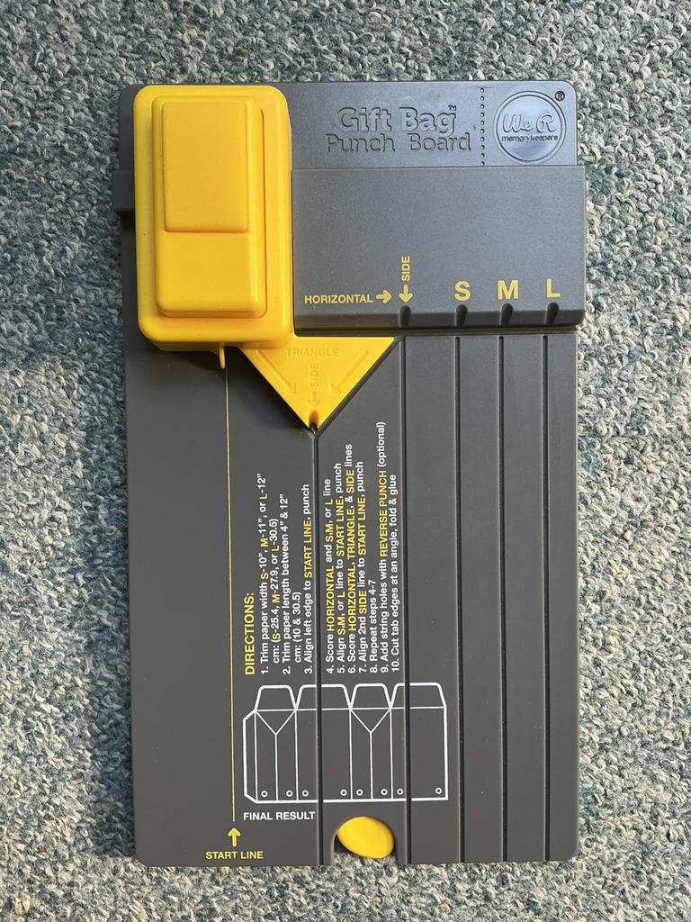 We R memory keepers Gift Bag Punch Board, Ophalen of Verzenden, Zo goed als nieuw, Gereedschap of Toebehoren