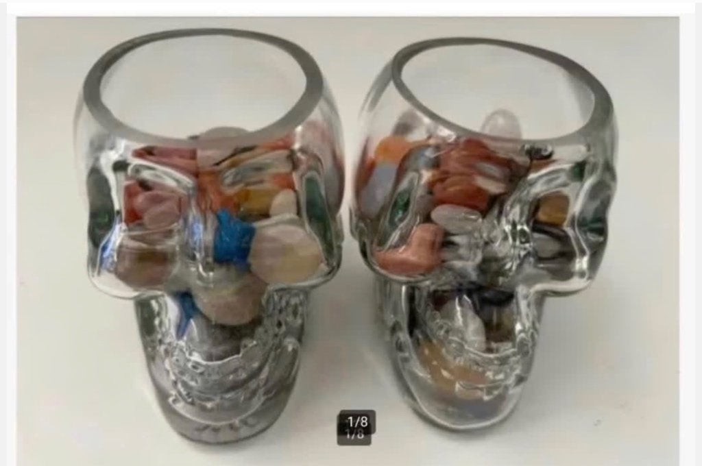 2 x glazen schedel scull hoofd met edelstenen pr.p.stuk, Antiek en Kunst, Curiosa en Brocante, Ophalen of Verzenden