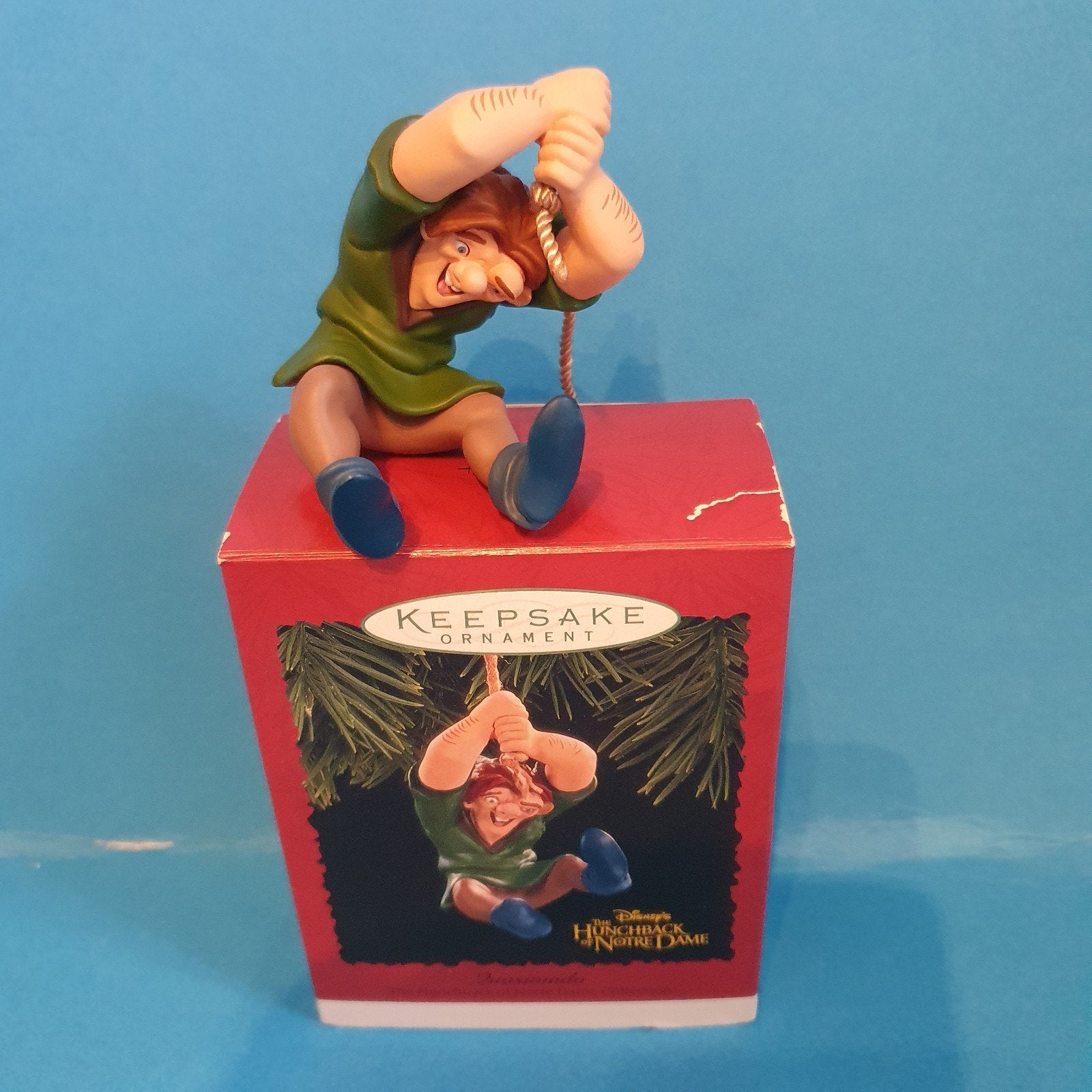 Hallmark Keepsake Ornament Disney Quasimodo Hunchback, Verzamelen, Disney, Ophalen of Verzenden, Overige figuren, Zo goed als nieuw