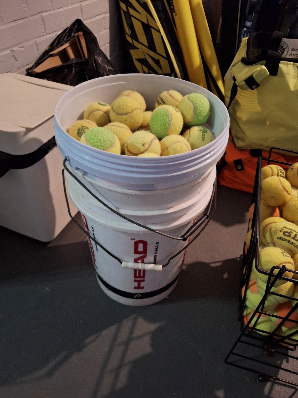 Ton vol met oude tennisballen, Ophalen, Gebruikt