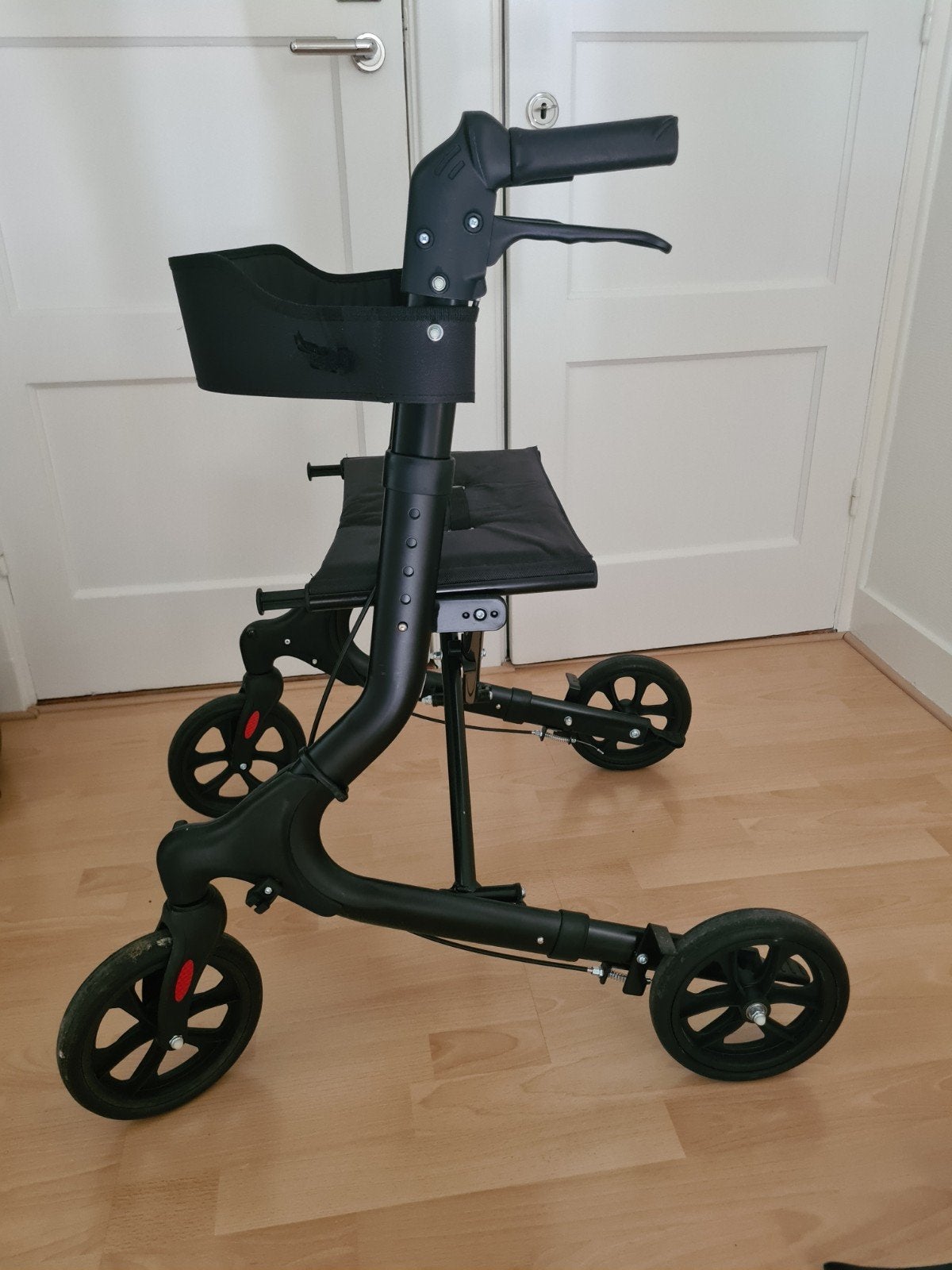 Rollator Multi Motion. 1/2 jaar oud. Stabiel, licht, met tas, Diversen, Rollators, Ophalen