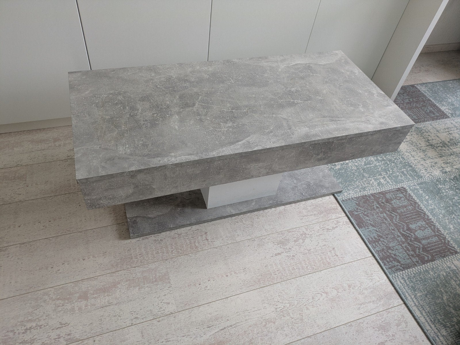 Moderne salontafel met lades - Grijs betonlook, Huis en Inrichting, Ophalen, Overige materialen, 100 tot 150 cm, Modern, Industrieel
