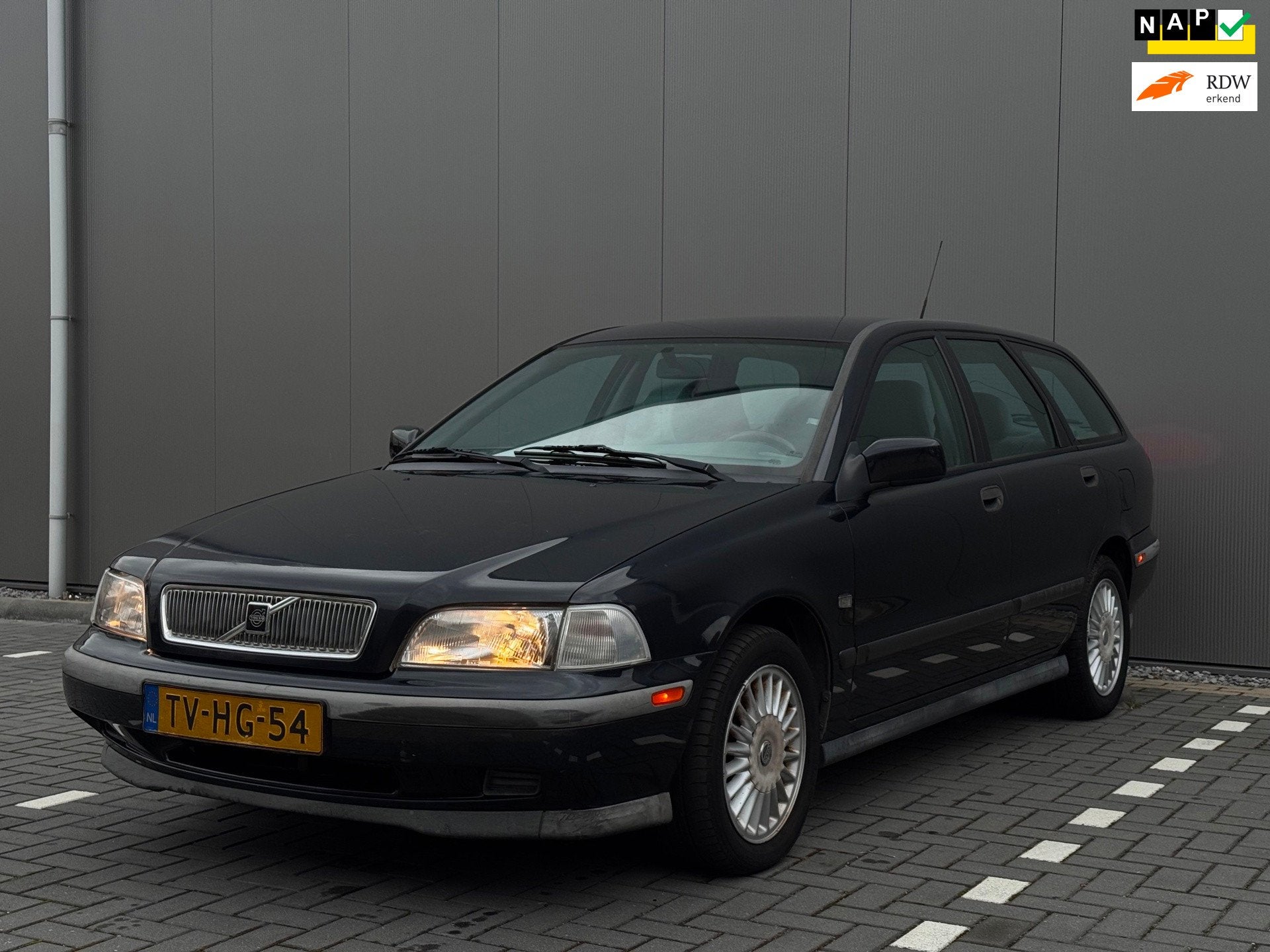 Volvo V40 1.8 Exclusive | Automaat | APK 26-09-2027 | stoelv, Auto's, Stof, Gebruikt, 4 cilinders, 116 pk