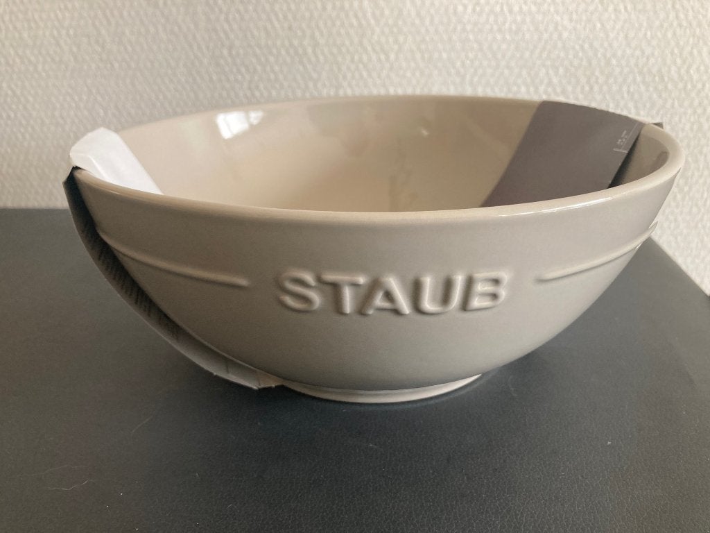 Staub keramieken schaal beige | Schaal van keramiek | Schaal, Huis en Inrichting, Keuken | Keukenbenodigdheden, Ophalen of Verzenden