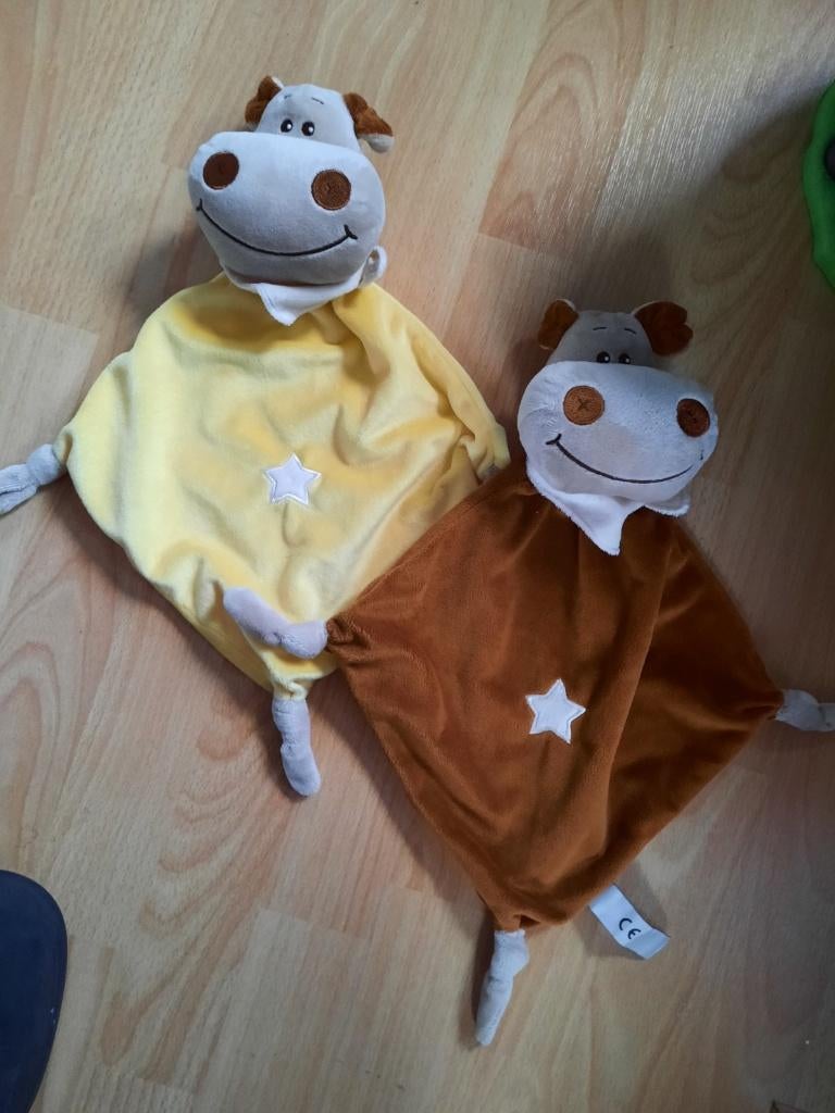 Kruidvat Evora koe/nijlpaard rammel geel met ster of bruin, Kinderen en Baby's, Speelgoed | Knuffels en Pluche, Overige typen
