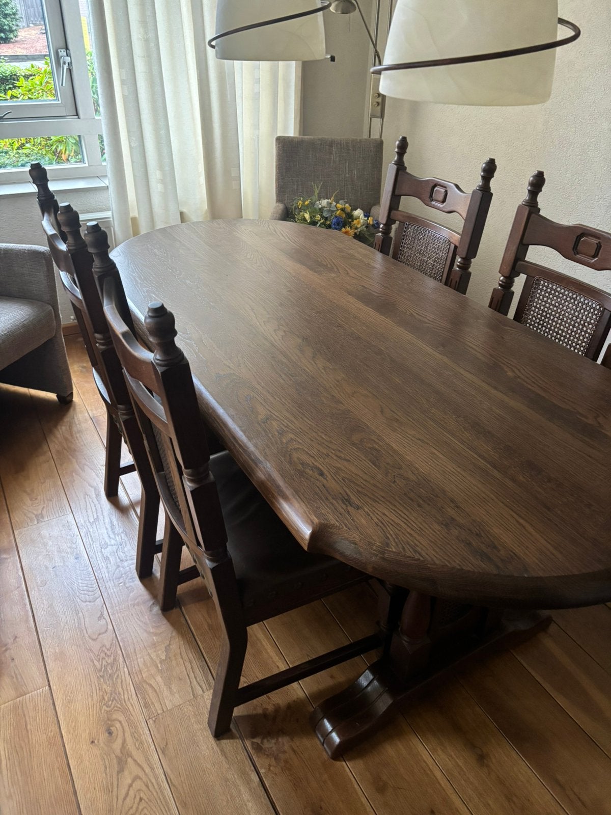 Eettafel donker eiken met 4 stoelen, Ophalen, Zo goed als nieuw, 4 tot 6 stoelen