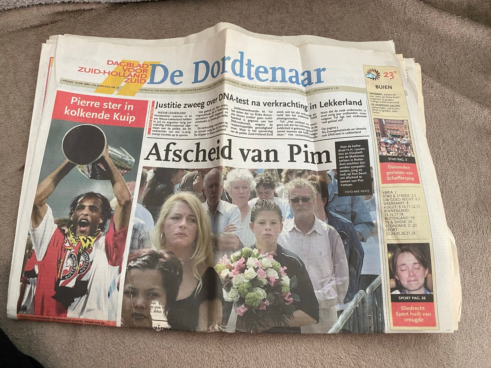 De Dordtenaar - 10 mei 2002 - Feyenoord wint EUFA cup, Ophalen of Verzenden, Gelezen, Krant