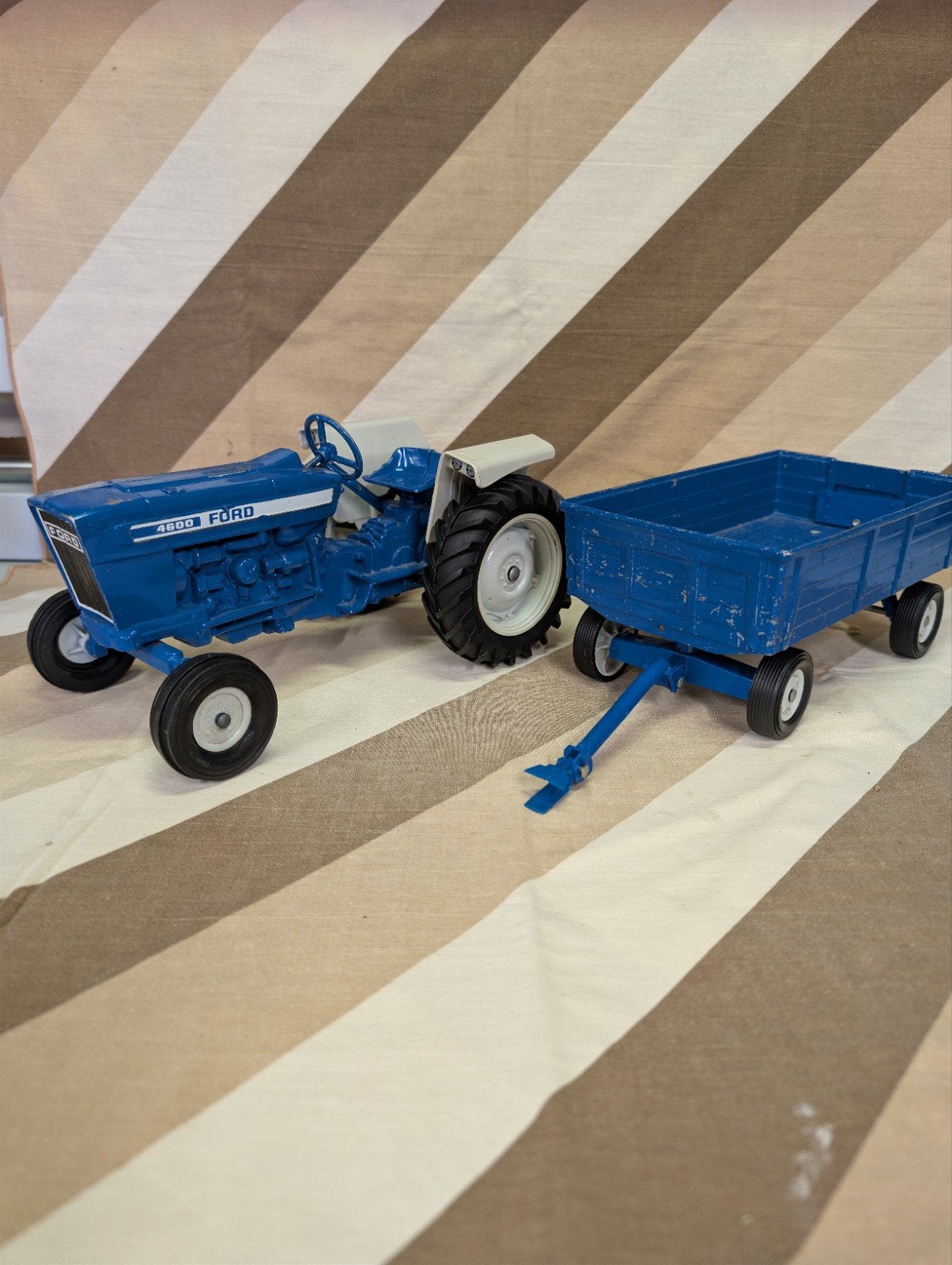 Vintage ERTL Ford 4600 Tractor met aanhanger, Ophalen of Verzenden, Gebruikt