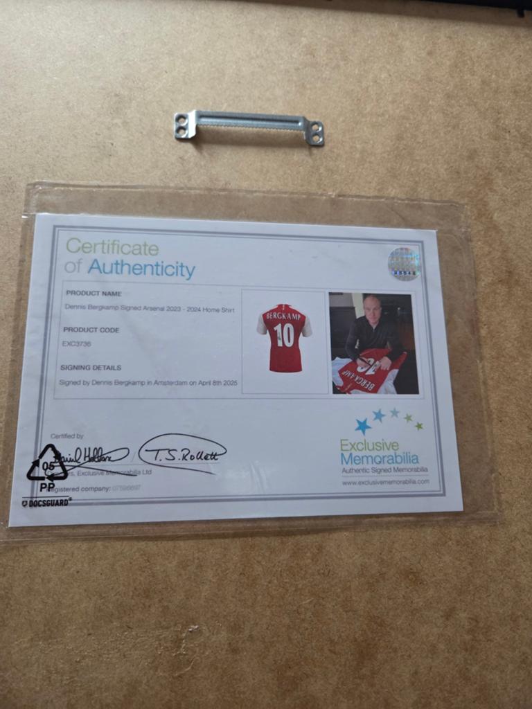 Gesigneerd Dennis Bergkamp Arsenal Thuisshirt Ingelijst, Verzamelen, Sportartikelen en Voetbal, Ophalen of Verzenden, Zo goed als nieuw