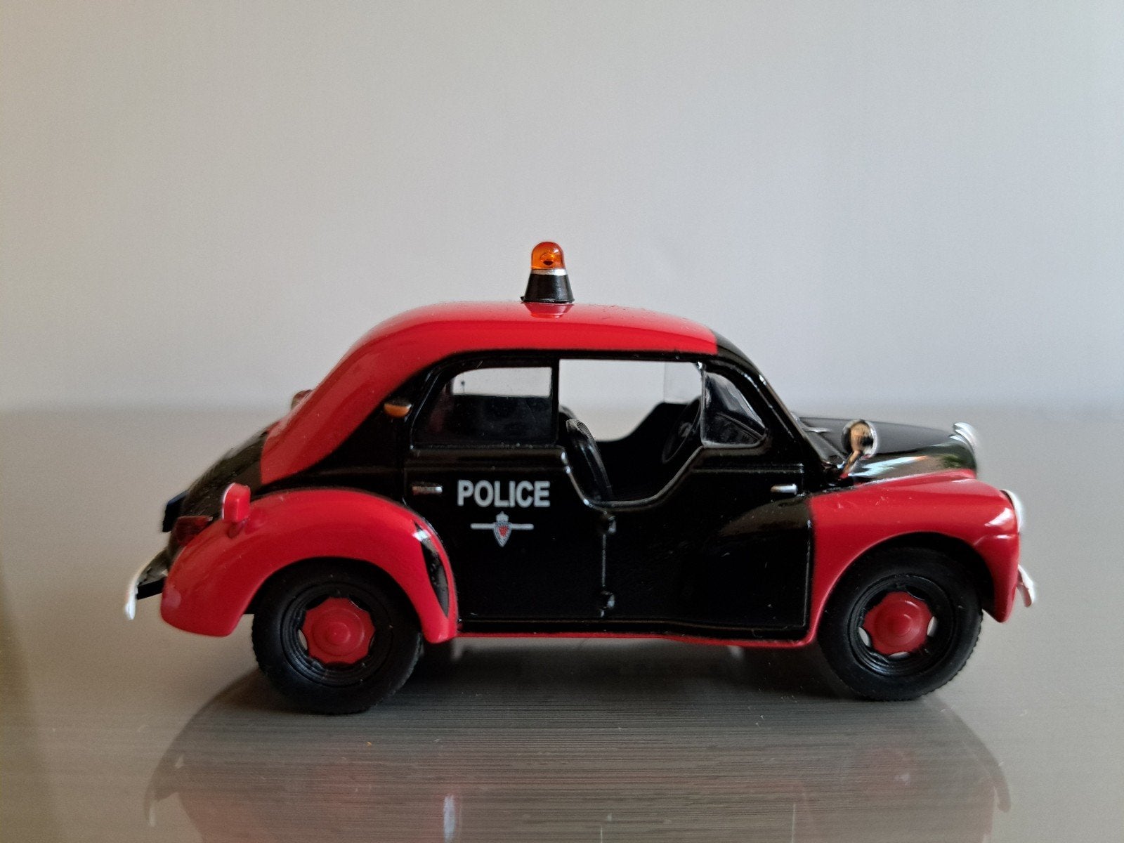 Renault 4CV 1956 in Politie uitvoering 1:43, nieuw, Ophalen of Verzenden, Nieuw, Auto, Overige merken