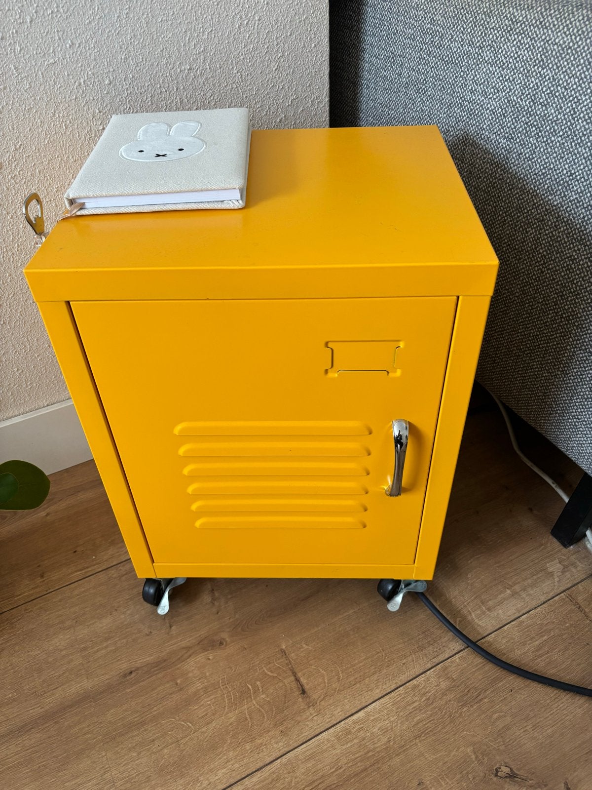 Gele metalen locker kastje op wieltjes, Huis en Inrichting, Ophalen, Zo goed als nieuw