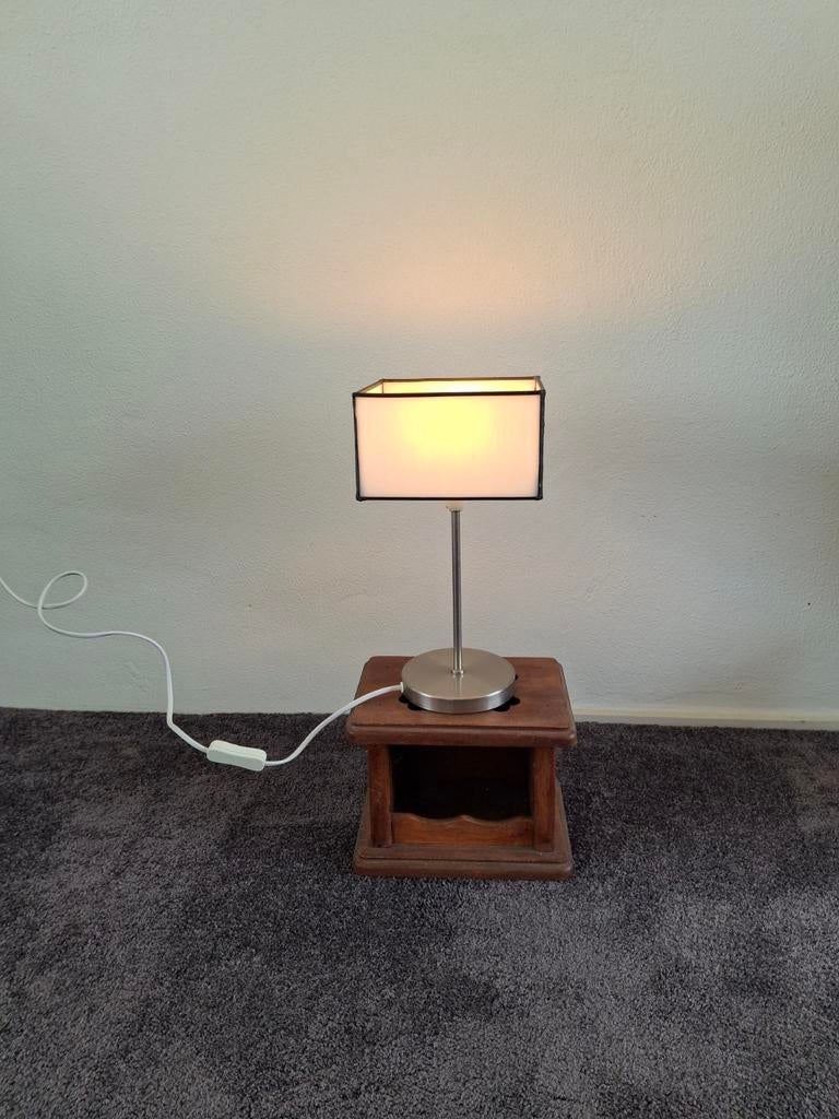 Schemerlamp.  Wit glas. Tiffany?, Huis en Inrichting, Lampen | Tafellampen, Ophalen of Verzenden, Glas, Minder dan 50 cm