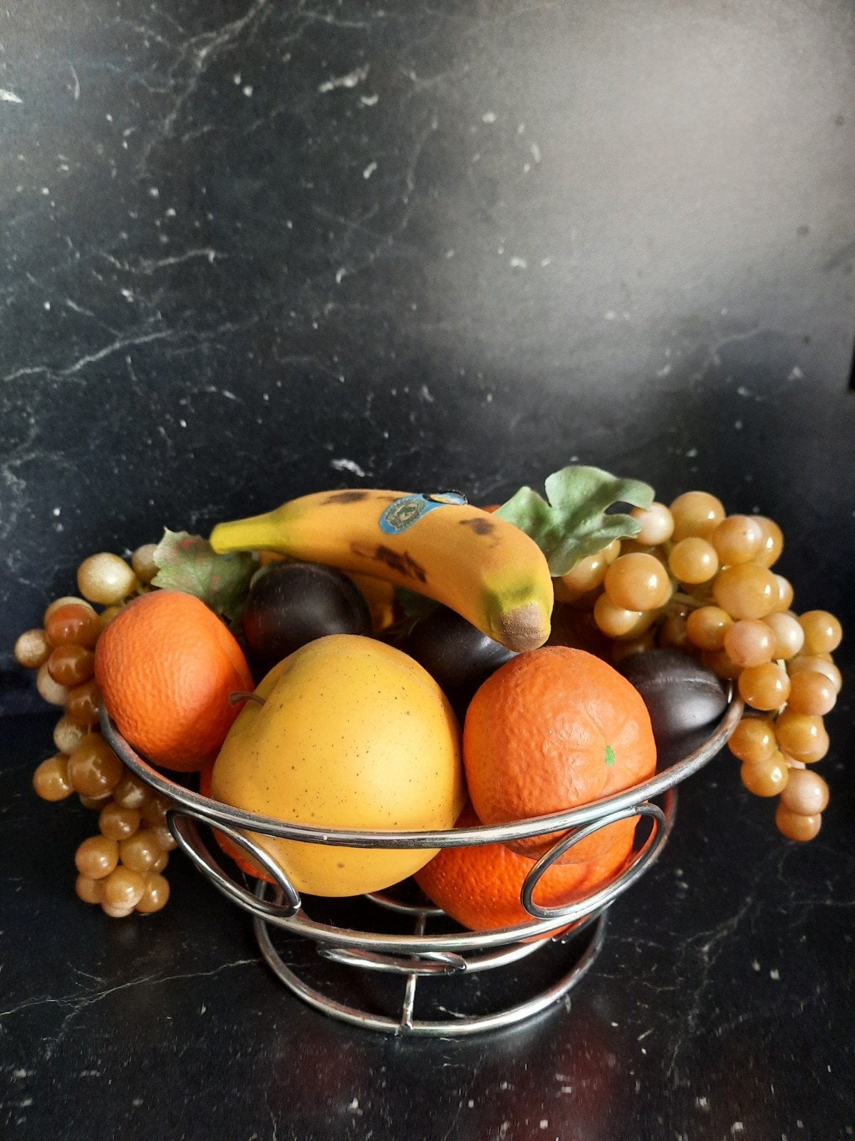 fruitschaal met nepfruit, Ophalen, Rond