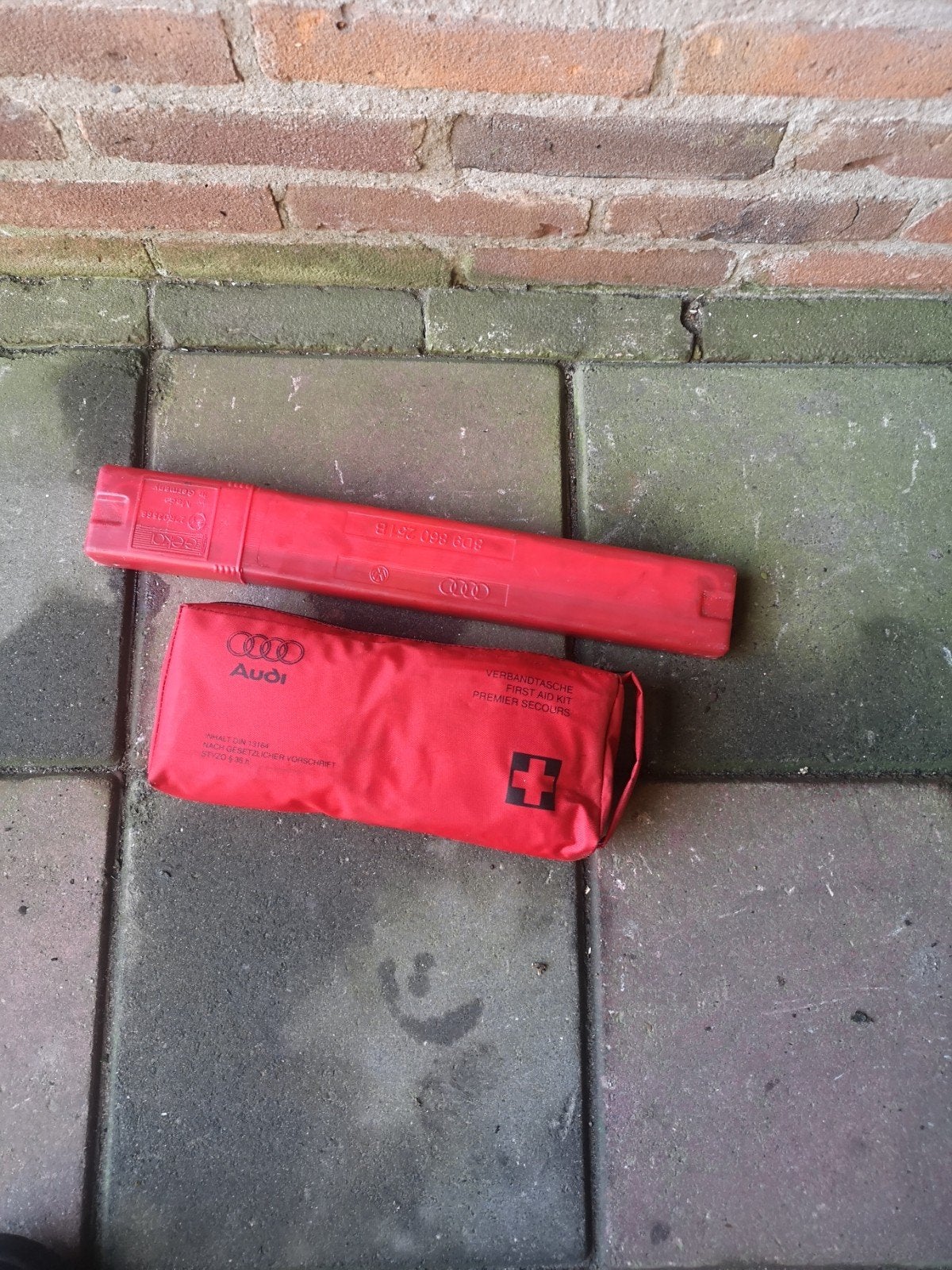 Audi orginele EHBO tas + gevarendriehoek, Auto diversen, Ophalen of Verzenden