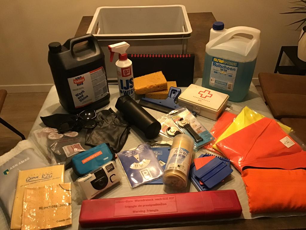 Autobenodigdheden in Curver opbergbox diverse zie onder :, Ophalen of Verzenden, Zo goed als nieuw