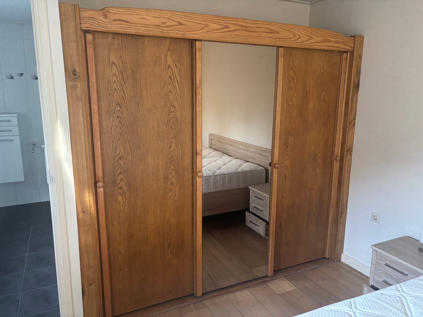 Kast met spiegel, Ophalen, 200 cm of meer, Met plank(en), Zo goed als nieuw