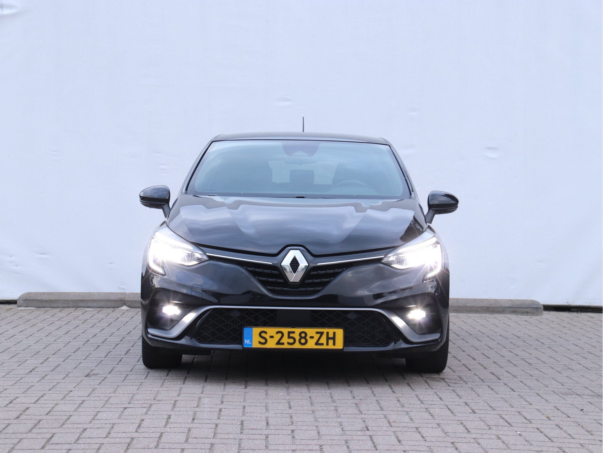 Renault Clio 1.0 TCe R.S. Line CRUISE / CAMERA / ALL SEASON, Voorwielaandrijving, 101 pk, Gebruikt, Euro 6