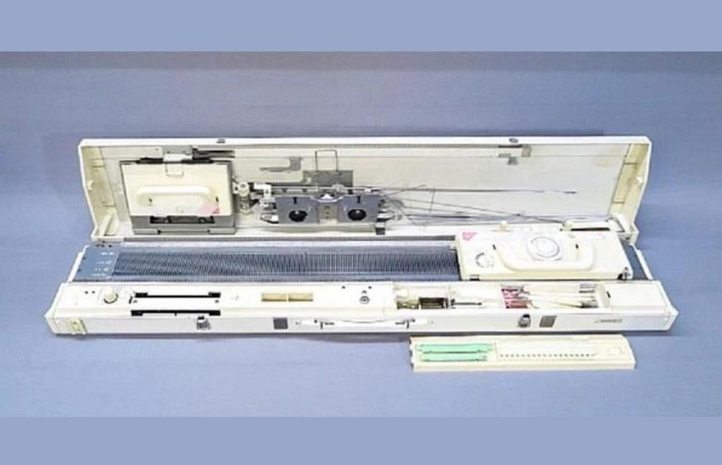 Gevraagd Brother breimachine KH892 met toebehoren, Ophalen of Verzenden, Breien, Machine