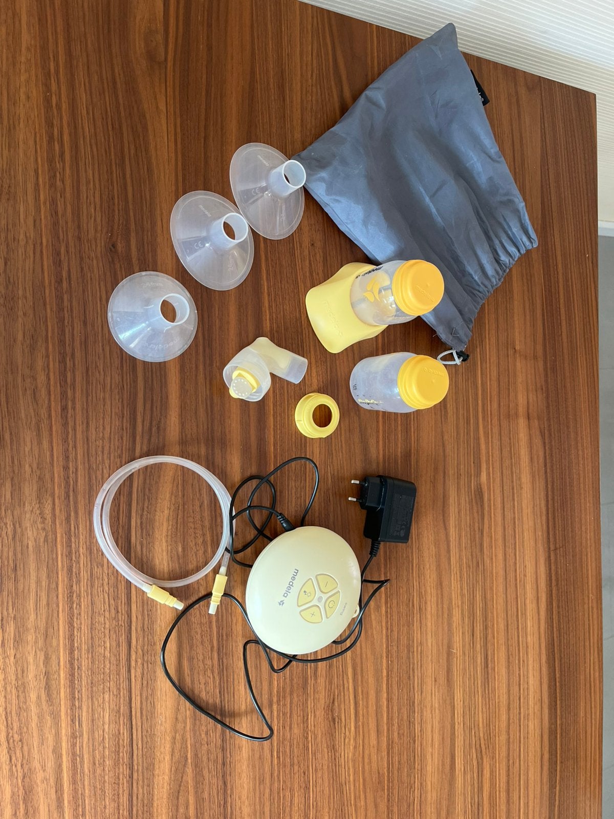 Medela Swing 12-delige kolfset, Ophalen, Zo goed als nieuw, Borstkolf