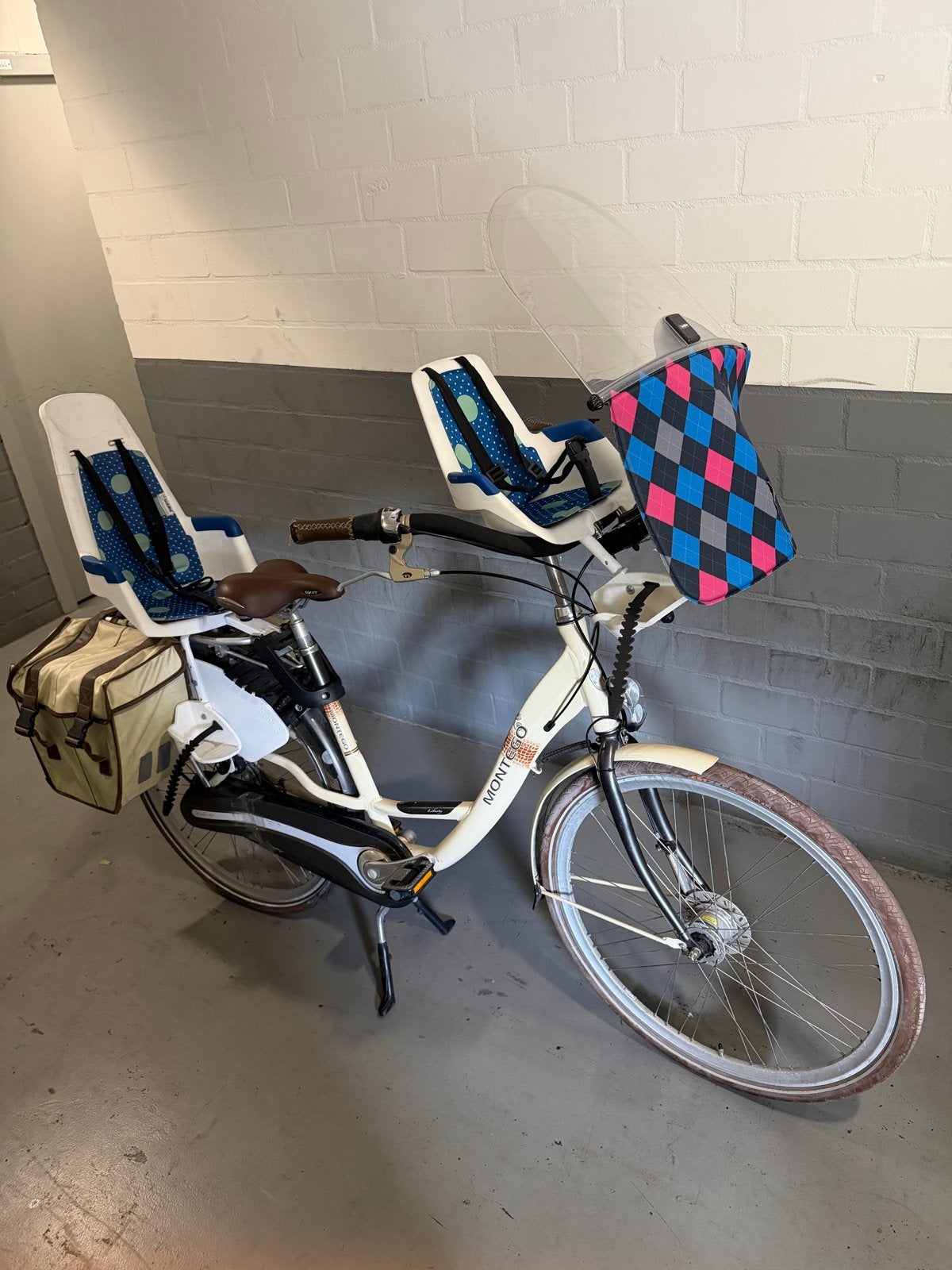 Montego fiets zo goed als nieuw - Wegens ruimtegebrek, Fietsen en Brommers, Fietsen | Dames | Damesfietsen, Ophalen of Verzenden
